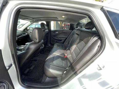 Used 2017 Chevrolet Malibu LT w/ Leather Package FWD image 7