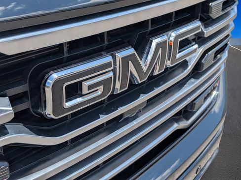 Used 2025 GMC Sierra 1500 AT4 w/ Technology Package AWD/4WD image 5