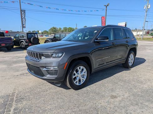 Used 2023 Jeep Grand Cherokee Limited AWD/4WD image 7