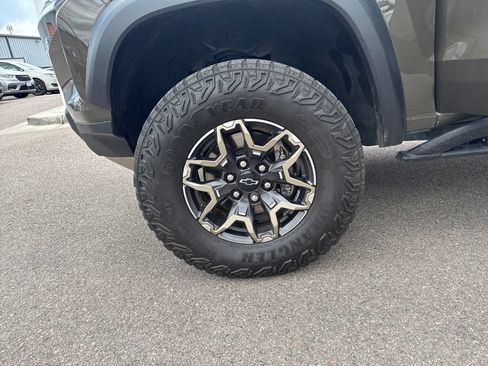 Used 2024 Chevrolet Colorado ZR2 w/ Technology Package AWD/4WD image 28