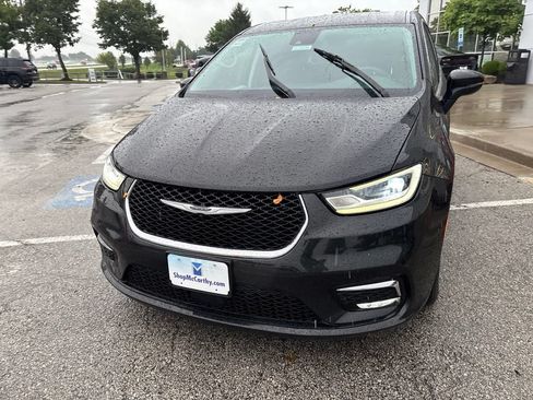 Used 2023 Chrysler Pacifica Touring-L FWD image 10