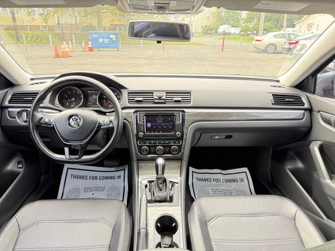 Used 2018 Volkswagen Passat 2.0T SE image 24
