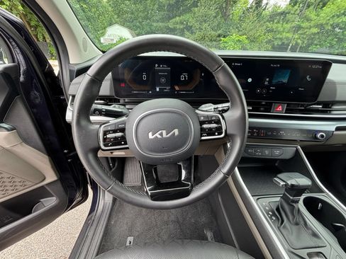 Used 2026 Kia Carnival FWD image 36