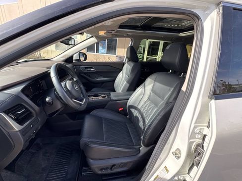 Used 2023 Nissan Rogue Platinum AWD/4WD image 25