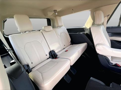 Used 2024 Ford Expedition Max Platinum AWD/4WD image 18