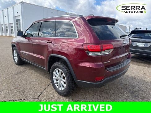 Used 2021 Jeep Grand Cherokee Laredo image 4