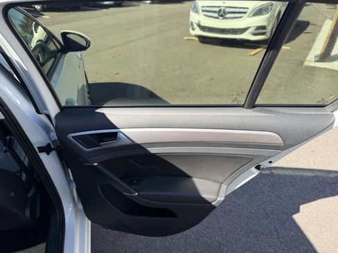 Used 2015 Volkswagen e-Golf SEL Premium image 14