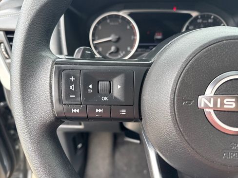Used 2024 Nissan Rogue S AWD/4WD image 18