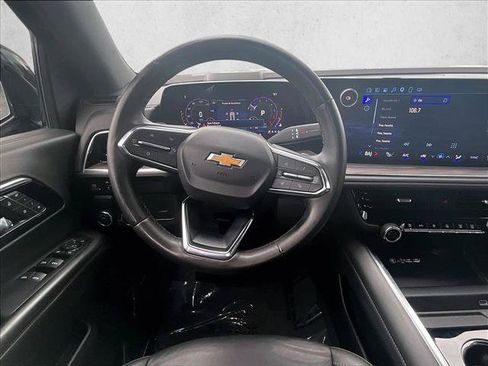 Used 2025 Chevrolet Suburban LT w/ Comfort Package RWD image 7