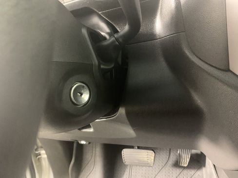 Used 2021 Chevrolet Silverado 1500 Custom image 17