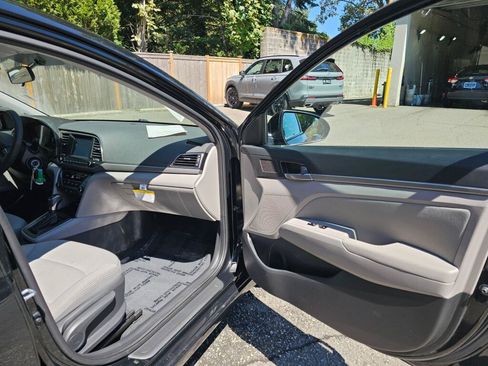 Used 2018 Hyundai Elantra SEL FWD image 12