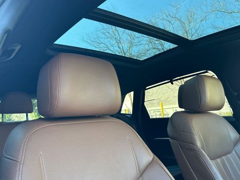 Used 2019 Audi e-tron Prestige w/ Prestige Package image 16