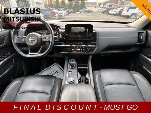 Used 2023 Nissan Pathfinder SL image 16