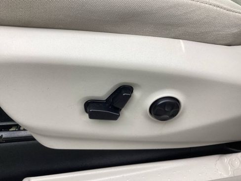 Used 2018 Chrysler Pacifica Touring Plus FWD image 30
