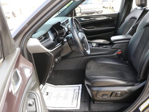 Used 2022 Jeep Grand Cherokee L Laredo AWD/4WD image 13