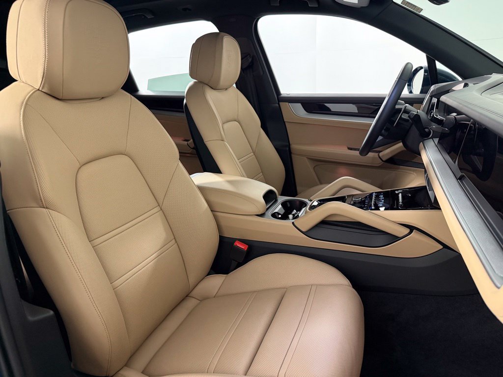 Certified 2024 Porsche Cayenne AWD/4WD image 17