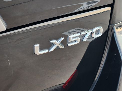 Used 2021 Lexus LX 570 4WD w/ Luxury Package image 41