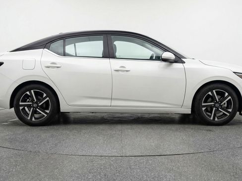 Used 2025 Nissan Sentra SV FWD image 11