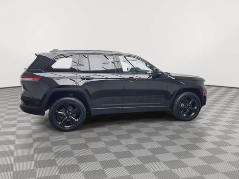 Used 2022 Jeep Grand Cherokee Altitude AWD/4WD image 39