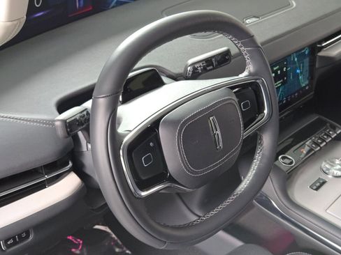 New 2026 Lincoln Navigator L Premier AWD/4WD image 23