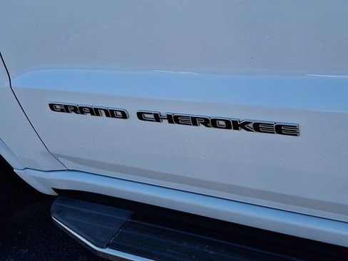 Certified 2019 Jeep Grand Cherokee Overland AWD/4WD image 36