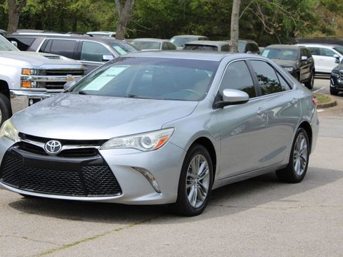 Used 2015 Toyota Camry SE image 3