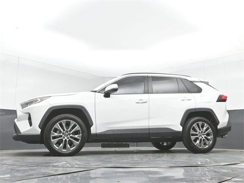 Used 2020 Toyota RAV4 XLE Premium image 45