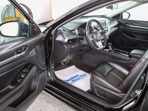 Used 2024 Nissan Altima 2.5 SR image 3