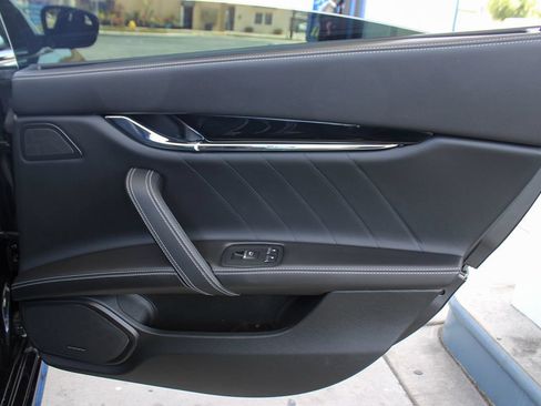 Used 2022 Maserati Quattroporte Modena Q4 AWD/4WD image 49