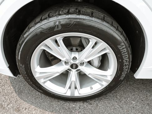 Used 2023 Audi Q8 Premium w/ Convenience Package AWD/4WD image 9