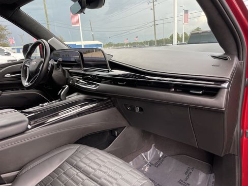 Used 2023 Cadillac Escalade V image 17