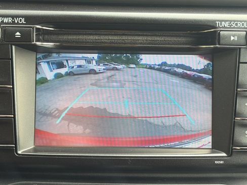Used 2017 Toyota RAV4 LE FWD image 27