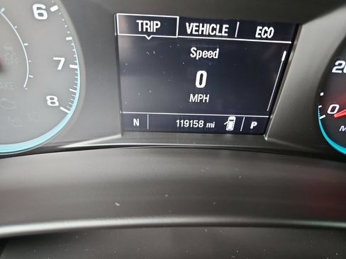 Used 2018 Chevrolet Equinox LT AWD/4WD image 16