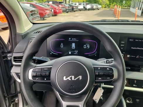 Used 2025 Kia Sportage LX FWD image 18