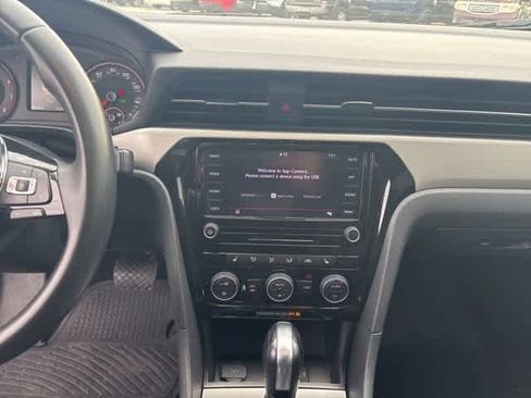 Used 2022 Volkswagen Passat 2.0T SE image 18