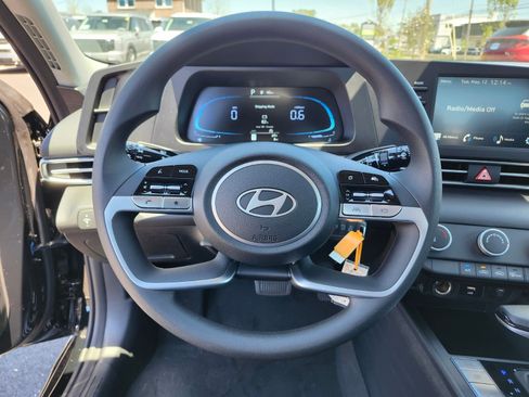 New 2026 Hyundai Elantra SE FWD image 25