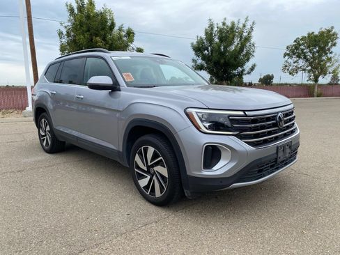 Used 2025 Volkswagen Atlas SE AWD/4WD image 4