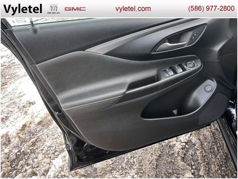 Used 2024 Buick Envista Avenir image 16