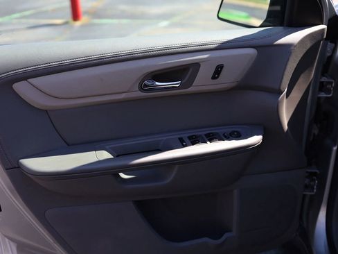 Used 2017 Chevrolet Traverse LS FWD image 9