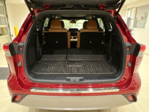 Used 2021 Toyota Highlander Platinum image 16