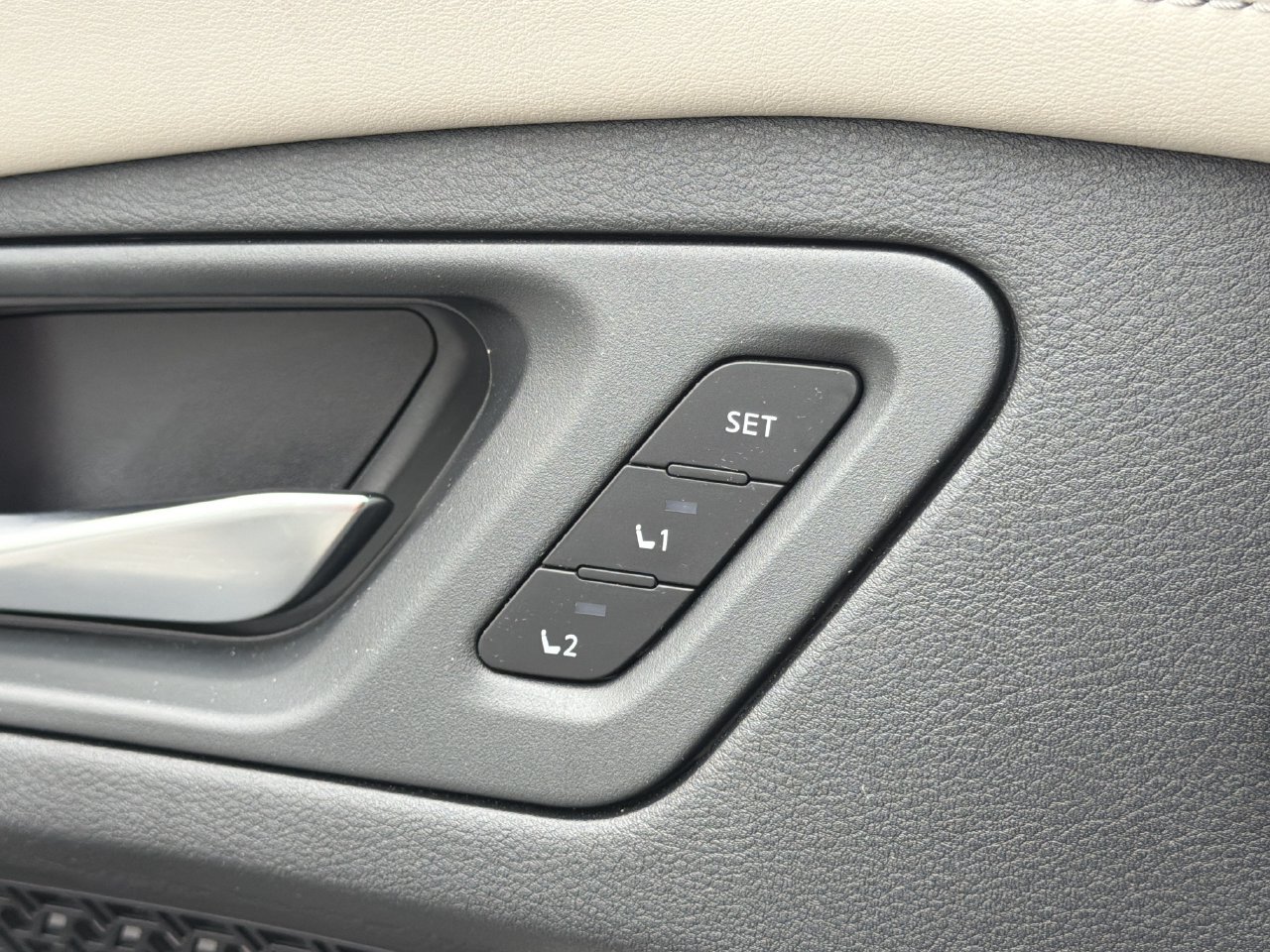 Certified 2023 Nissan Ariya FWD image 15