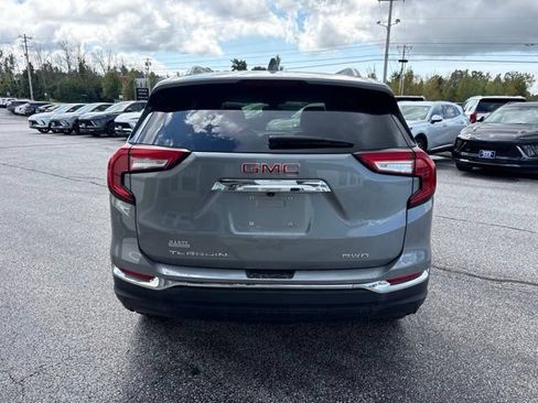 Used 2024 GMC Terrain SLT AWD/4WD image 3