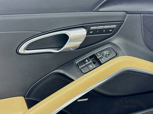 Used 2018 Porsche 718 Boxster S image 23