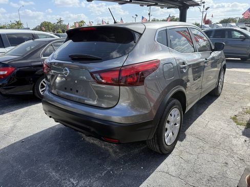Used 2019 Nissan Rogue Sport S image 5