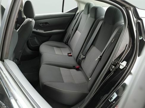 Used 2025 Nissan Sentra SV FWD image 14