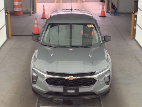 Used 2024 Chevrolet Trax LS w/ Driver Confidence Package FWD image 2