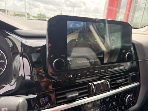 Certified 2025 Nissan Pathfinder SL w/ SL Premium Package image 17