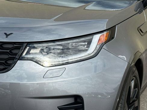 Used 2023 Land Rover Discovery S R-Dynamic image 10