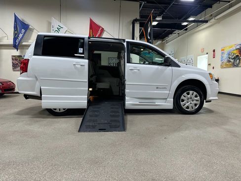 Used 2017 Dodge Grand Caravan SE w/ Power Window Group image 37