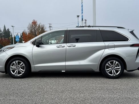 Used 2023 Toyota Sienna XSE image 2
